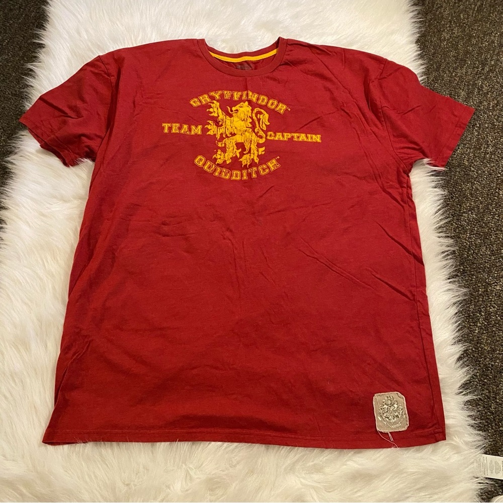 Harry Potter Shirt Mens Size 2XL GryFindor Team Captain Quidditch T-Shirt